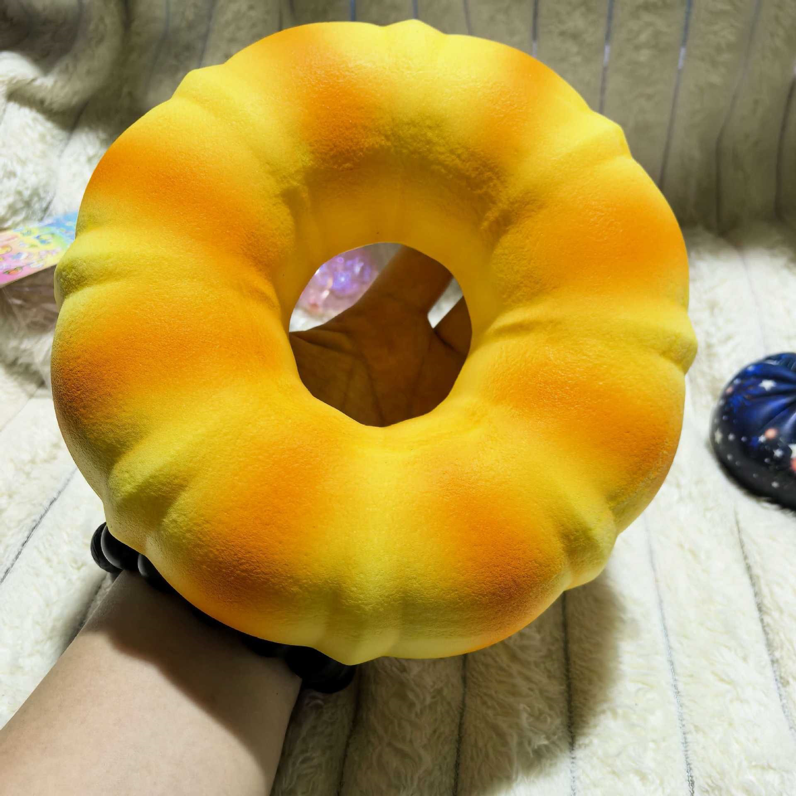 PU超大菠萝包湿软慢回弹捏捏玩具仿真食玩牛角包食物面包解压玩具 - 图片 2