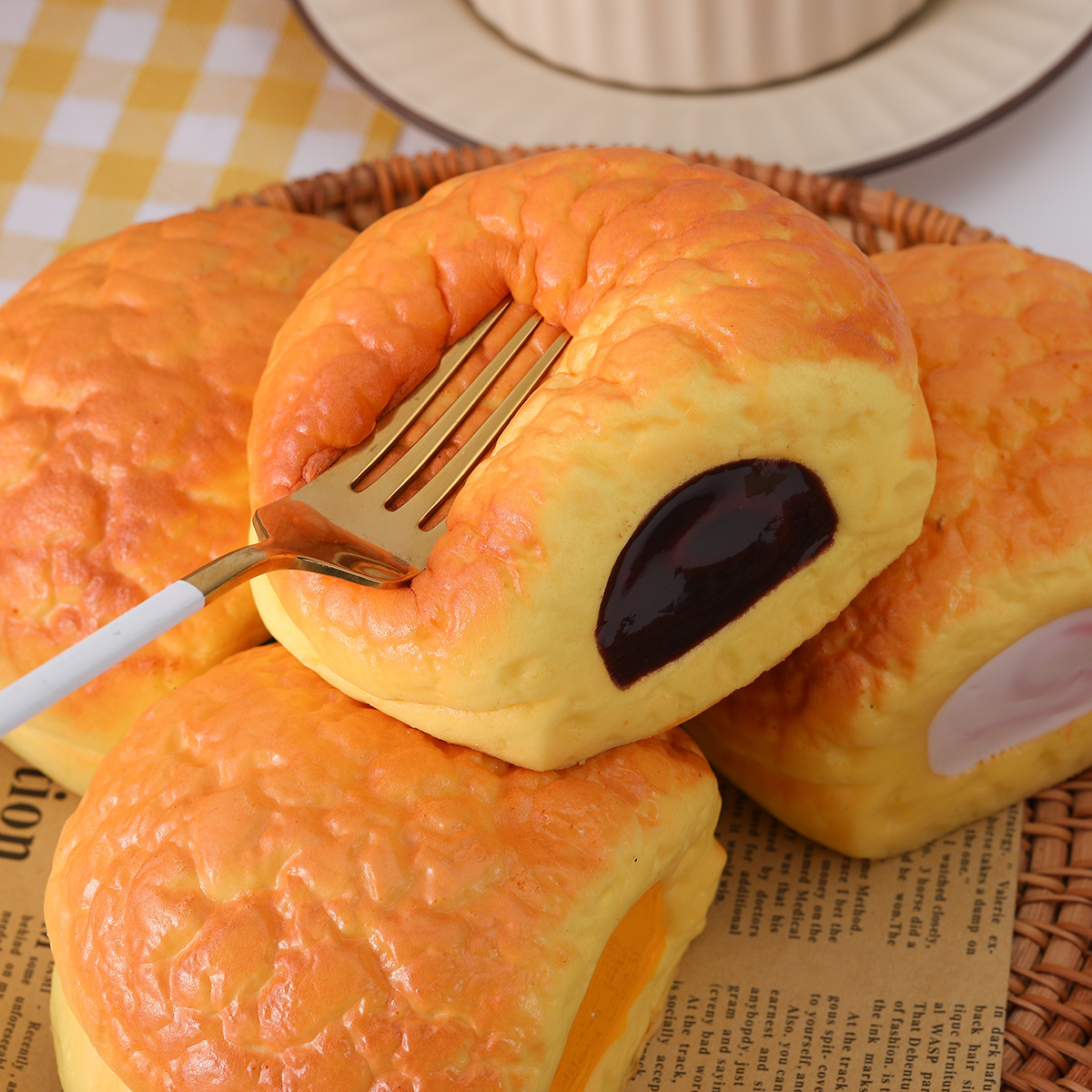 PU慢回弹流心菠萝包仿真食物泡芙面包模型湿软面包捏捏乐解压玩具 - 图片 2